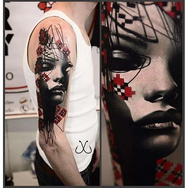 Artista de tatuagem Timur Lysenko - autoria de tatuagem combina elementos de realismo e polka de lixo, intercalados com padrões escandinavos